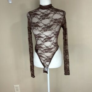 Petty Little Thing Light Brown High Neck Lace Floral Bodysuit. Size 4 NWOT